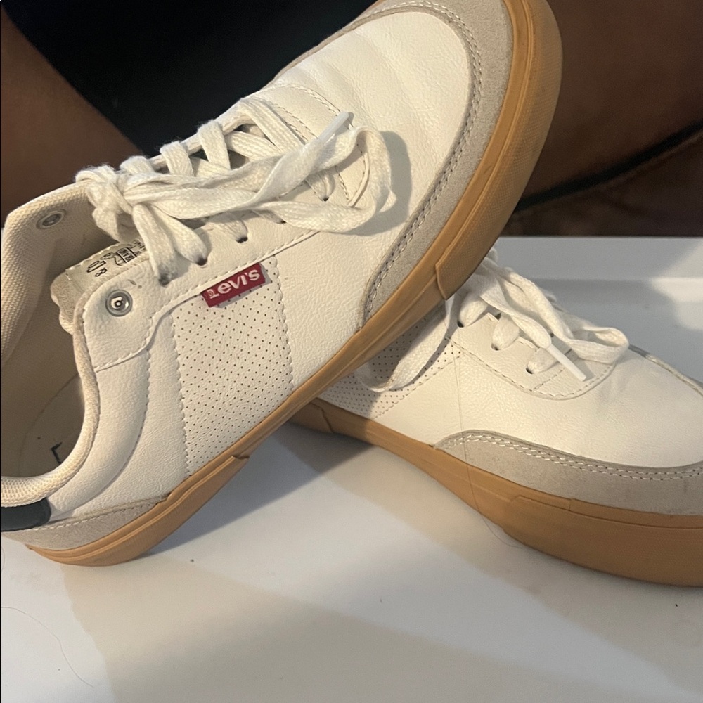 🌴Women’s Levi’s Shoes